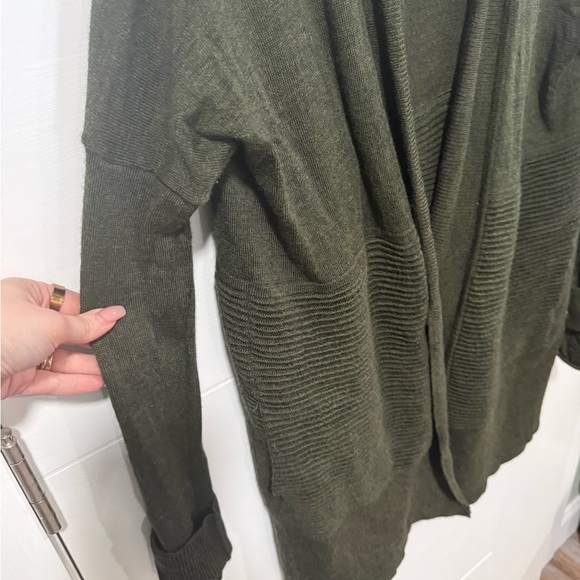 Lululemon Women's Sit In Lotus Wrap - Merino Wool - Heathered Dark Olive Green - Picture 6 of 11